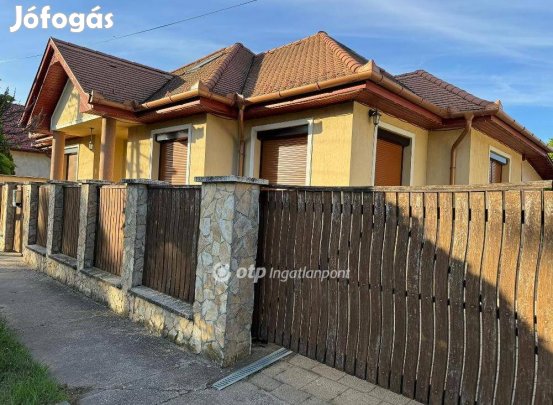 Hajdúszoboszlói 216 nm-es ház eladó #4659548