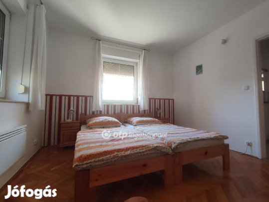 Hajdúszoboszlói 251 nm-es ház eladó