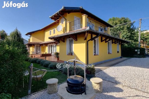 Hajdúszoboszlói 296 nm-es ház eladó