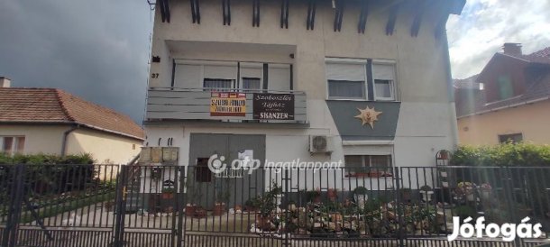 Hajdúszoboszlói 300 nm-es ház eladó