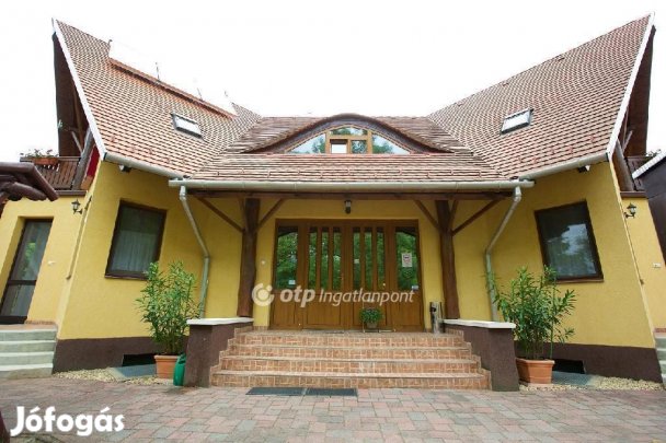 Hajdúszoboszlói 320 nm-es ház eladó