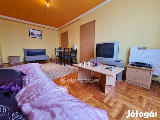 Hajdúszoboszlói 40 nm-es lakás eladó