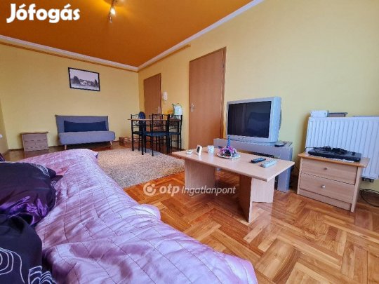 Hajdúszoboszlói 40 nm-es lakás eladó