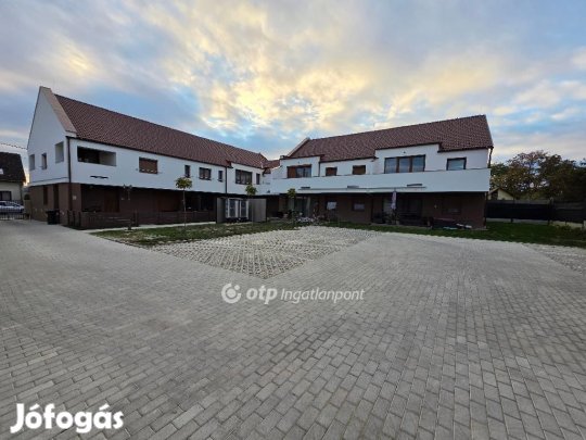 Hajdúszoboszlói 71 nm-es lakás eladó