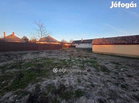 Hajdúszoboszlói 871 nm-es telek eladó #5184363