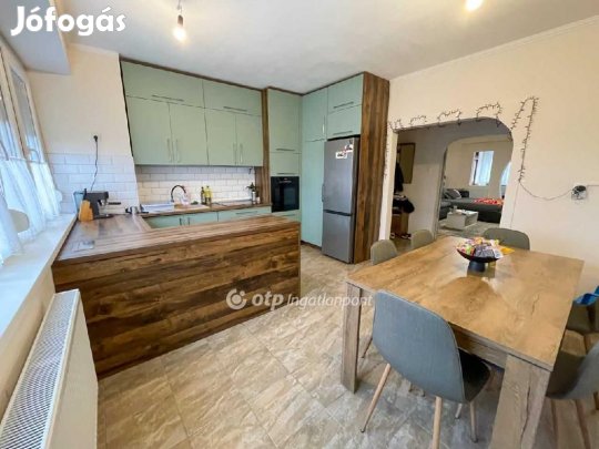 Hajdúszoboszlói 88 nm-es lakás eladó