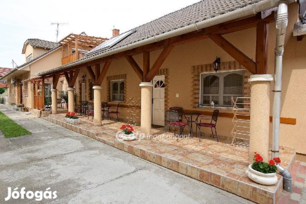 Hajdúszoboszlói eladó 290 nm-es ház