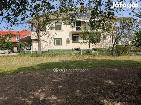 Hajdúszoboszlói eladó 320 nm-es ház