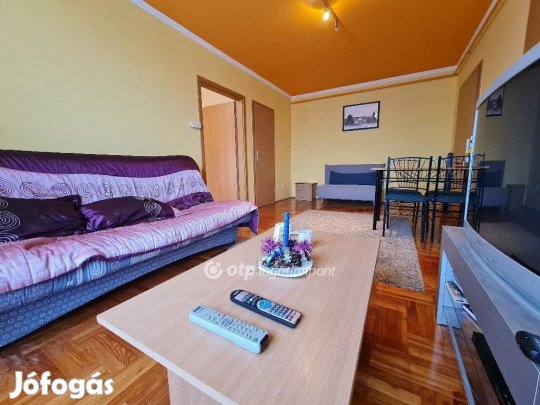 Hajdúszoboszlói eladó 40 nm-es lakás