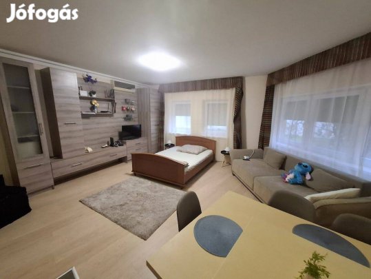 Hajdúszoboszlón Szabó László zugban eladó földszinti lakás kis kerttel