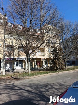 Hajdúszoboszlón, 2.emeleti, 124 nm-es lakás eladó!