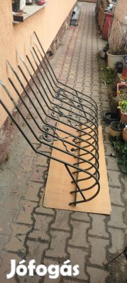 Hajlított ablakrács