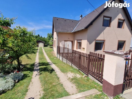 Hajmáskéren kétgeneráció lakhatására (is) családi ház eladó! MH955