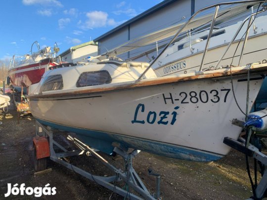 Hajó kikötőhellyel