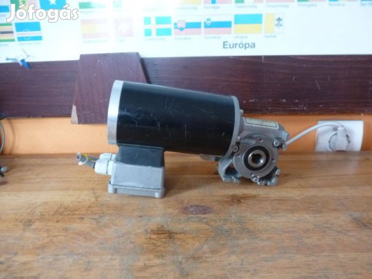 Hajtóműves villanymotor 60W Lenze ( 5500)