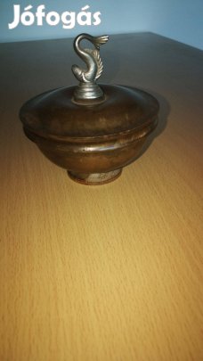 Hal díszítésű, fedeles fa kehely