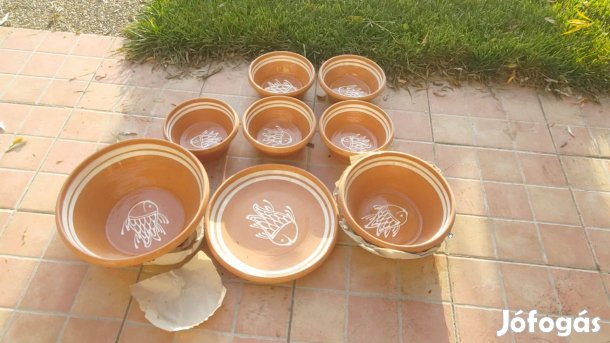 Halas mintás agyag kerámia edények együtt