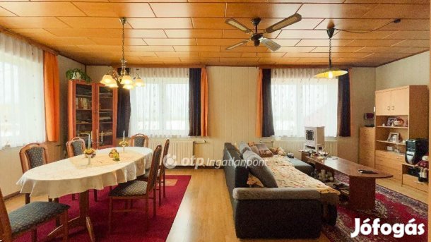 Halászii eladó 240 nm-es ház