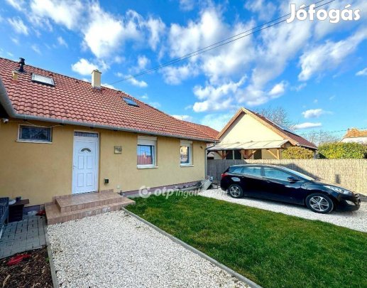 Halászteleki 103 nm-es ház eladó