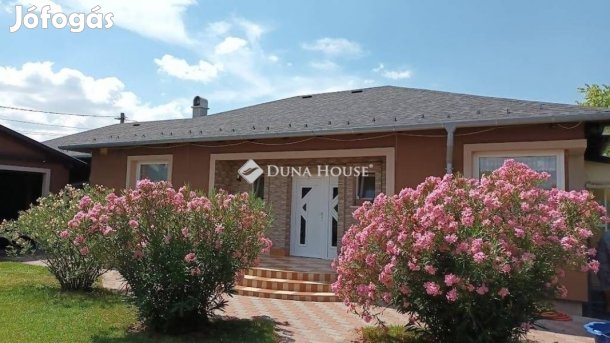 Halászteleki 156 nm-es ház eladó