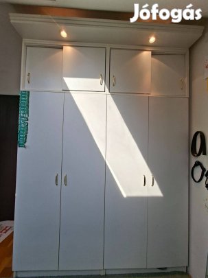 Hálószobai szekrényszett beépített szpotlámpával