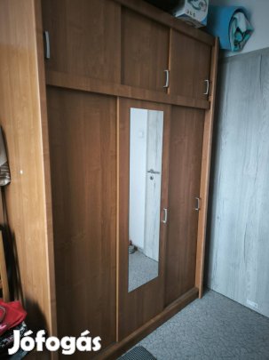 Hálószobaszekrény