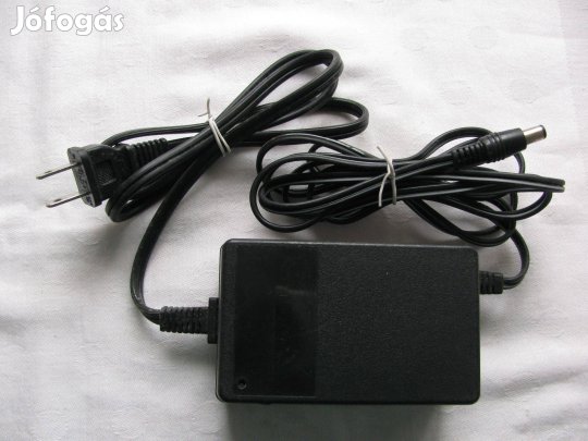 Hálózati transzformátor ,bemenő 120V, kimenő fesz. 30V egyen