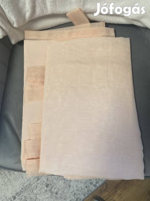 Halvány barackszínű áttetsző függöny