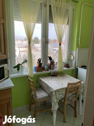 Halvány citromsárga áttetsző függöny