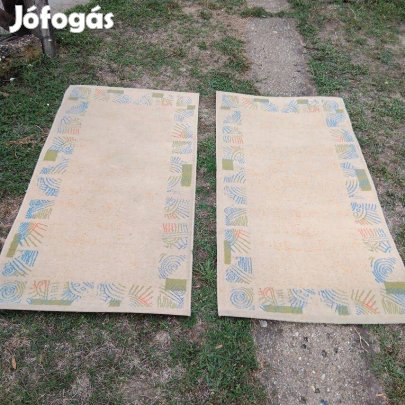 Halványsárga alapon mintás szőnyeg