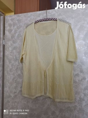 Halványsárga vékony kötött rövid ujjú pulóver 50-es, nagy méretű