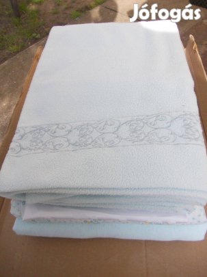 Halványzöld ágynemű/C