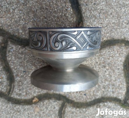 Hamutál és gyertyatartó