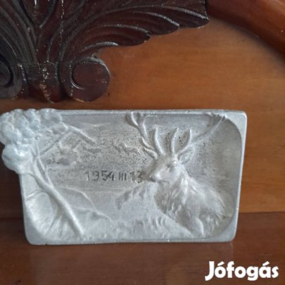 Hamutartó, alumínium öntvény szarvas mintával