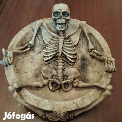 Hamutartó csontvázas
