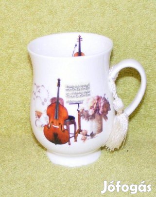 Hangszer mintás porcelán bögre