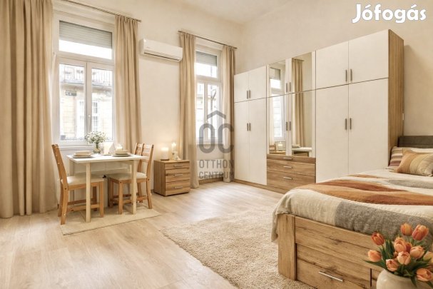 Hangulatos, csendes garzonlakás eladó Budapest szívében!