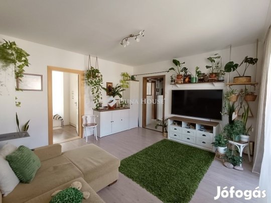 Hangulatos, felújított lakás a Tócóvölgyben!