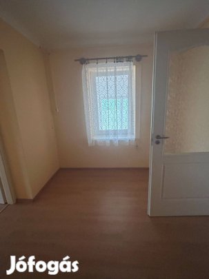 Hangulatos, kis családi ház keresi új tulajdonosát!