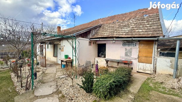 Hangulatos családi otthon eladó Káván