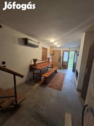 Hangulatos kétszintes présház pincével Balatonfőkajáron!