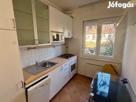 Hangulatos lakás eladó a Rózsadomb tetején