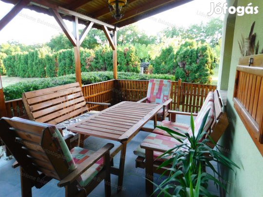 Hangulatos otthon, csendes környezetben.