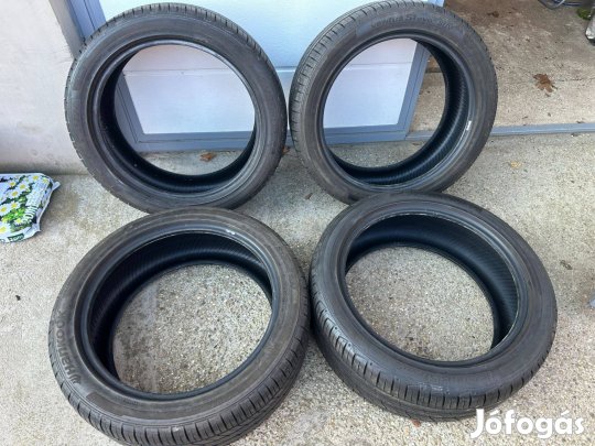 Hankook Ventus S1evo2 245/45 R19-es nyári gumi szett eladó