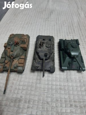 Harckocsi makettek egyben 1:35