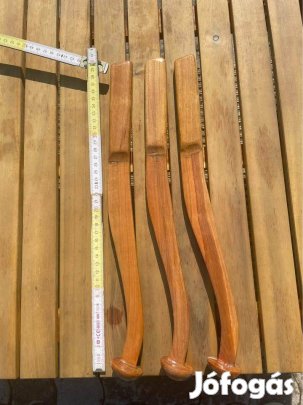 Harcsázó kuttyogtató fa