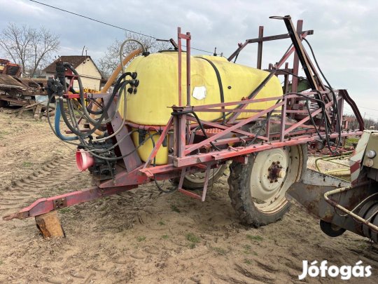 Hardi 2500/18 vontatott permetező