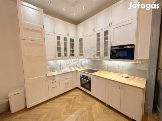 Haris közben két hálószobás polgári lakás