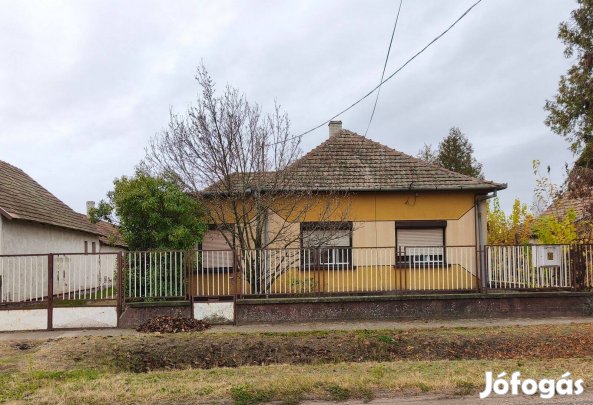 Harkakötöny központi részén 3 szobás családi ház eladó