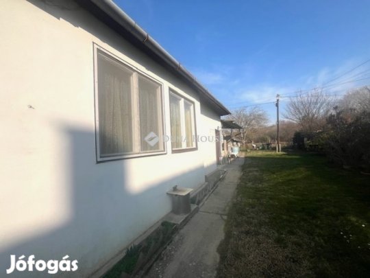 Harkányban 100m2-es családi ház - lakóövezeti részen eladó